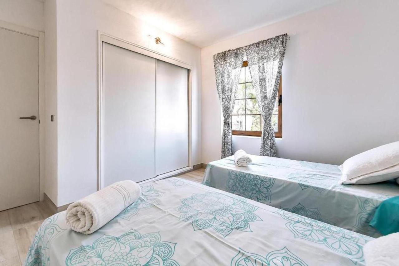 Two Bedroom Apartment With Wifi, Close To The Beach, In Playa De Las Americas エクステリア 写真